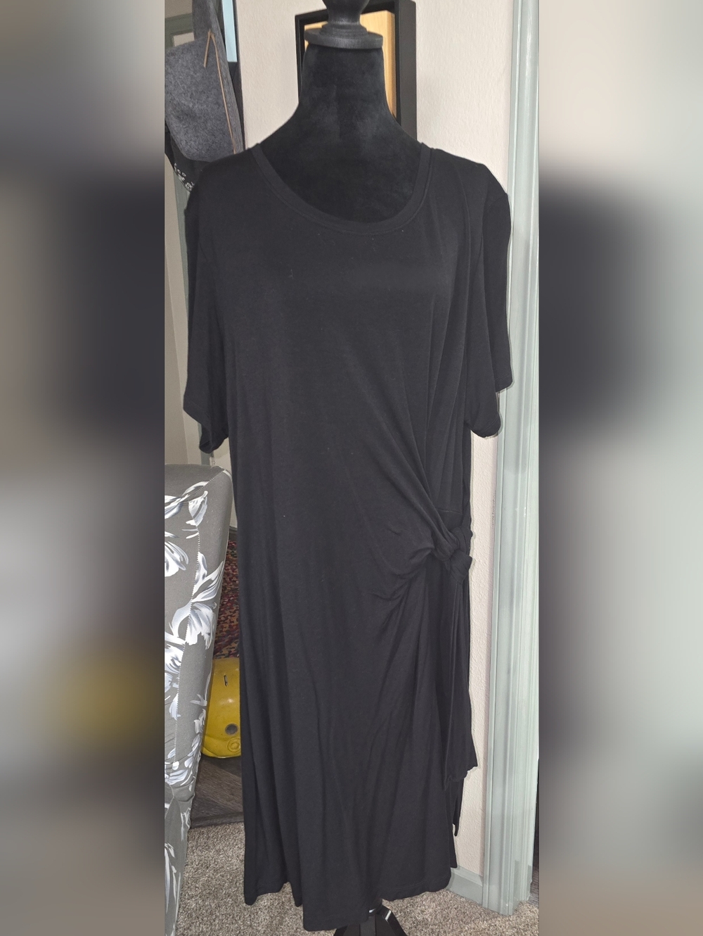 Indigo Thread Classic Black Knot-Detail Women’s Dress